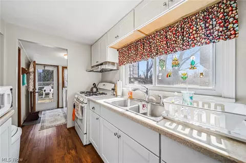 Kitchen - 101 E 238th St, Euclid, OH 44123 photo 2 of 3