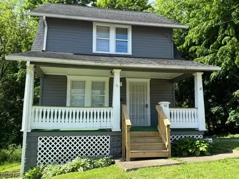 692 W Thornton St, Akron, OH 44307