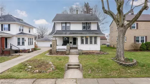 352 Bellflower Ave NW, Canton, OH 44708