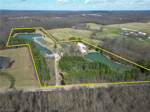 16474 Palmyra Rd, Lake Milton, OH 44429