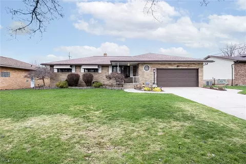 13352 Claremont Ave, Middleburg Heights, OH 44130