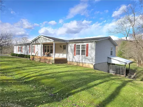 2656 Darlington Dr, Zanesville, OH 43701