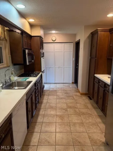 119 E 5th St, Williamstown, WV 26187 photo 5
