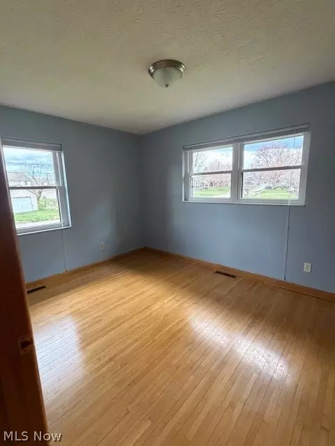 119 E 5th St, Williamstown, WV 26187 photo 8