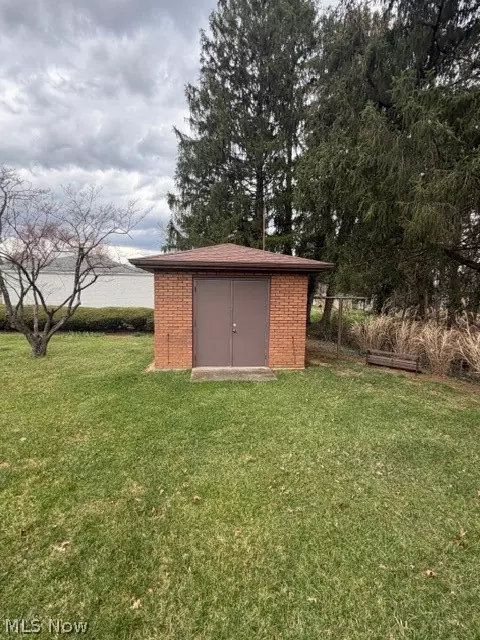 119 E 5th St, Williamstown, WV 26187 photo 16