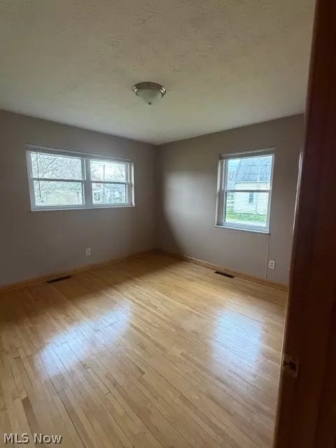 119 E 5th St, Williamstown, WV 26187 photo 9