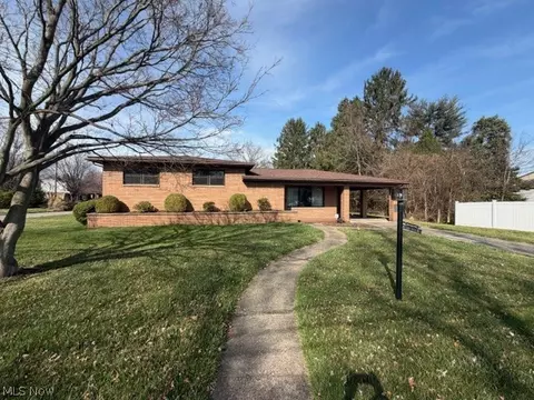 119 E 5th St, Williamstown, WV 26187 photo 2