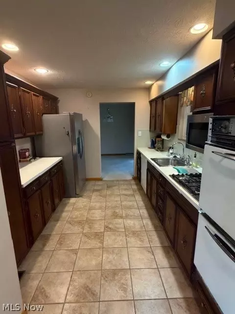 119 E 5th St, Williamstown, WV 26187 photo 6