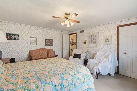 Bedroom - 34603 Bramble Ln, Solon, OH 44139 photo 4 of 6