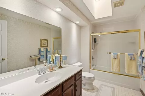 Bath - 34603 Bramble Ln, Solon, OH 44139 photo 4 of 5