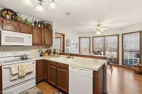 Kitchen - 34603 Bramble Ln, Solon, OH 44139 photo 4 of 5