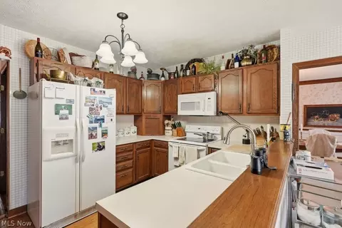 Kitchen - 34603 Bramble Ln, Solon, OH 44139 photo 2 of 5