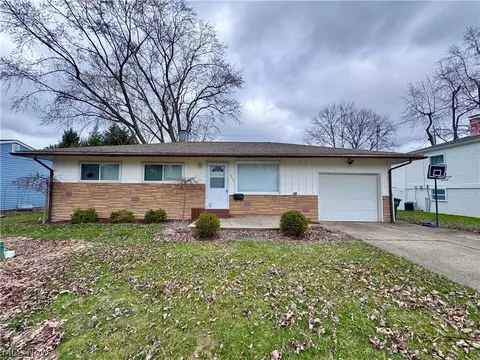 4230 Selkirk Ave, Youngstown, OH 44511