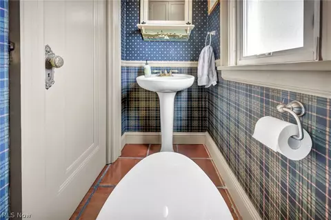 Bath - 708 Park Ave, Elyria, OH 44035 photo 1 of 3
