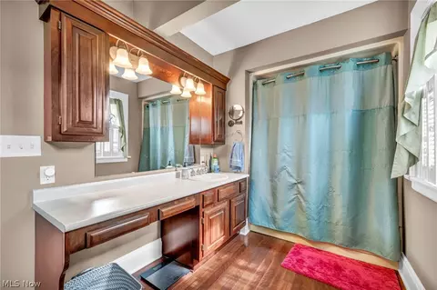 Bath - 708 Park Ave, Elyria, OH 44035 photo 2 of 3