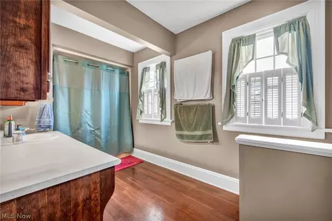 Bath - 708 Park Ave, Elyria, OH 44035 photo 3 of 3