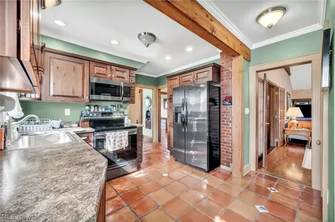 Kitchen - 708 Park Ave, Elyria, OH 44035 photo 2 of 2