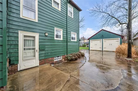 Exterior - 708 Park Ave, Elyria, OH 44035 photo 3 of 4