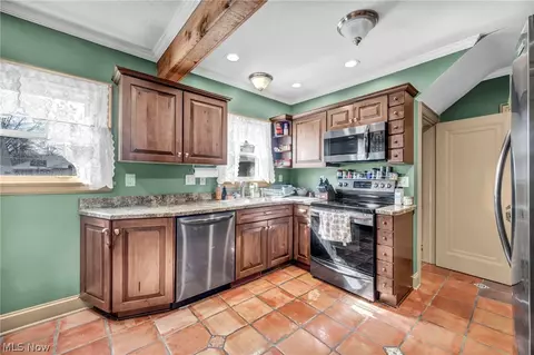 Kitchen - 708 Park Ave, Elyria, OH 44035 photo 1 of 2