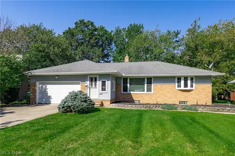 774 Kenbridge Dr, Richmond Heights, OH 44143