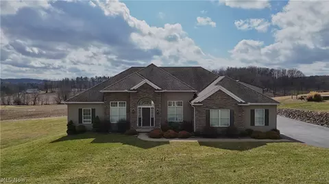49235 Hickman Rd, East Liverpool, OH 43920