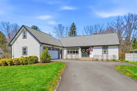 399 Walters Rd, Chagrin Falls, OH 44022