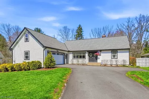 399 Walters Rd, Chagrin Falls, OH 44022