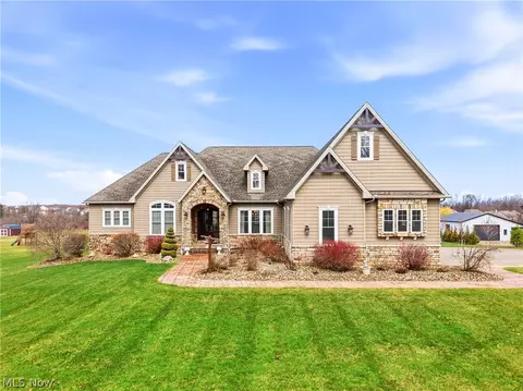 637 Lyonswood Dr, Hinckley, OH 44233
