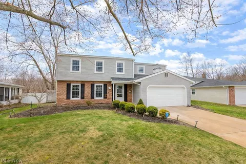 28469 Windsor Dr, North Olmsted, OH 44070