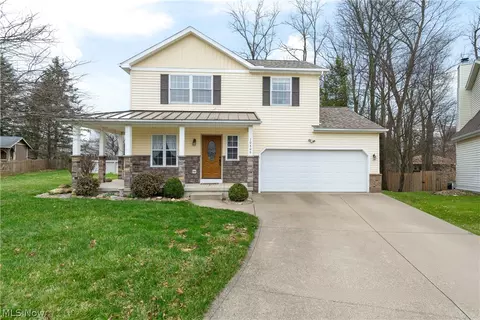 10406 Village Dr, Garrettsville, OH 44231