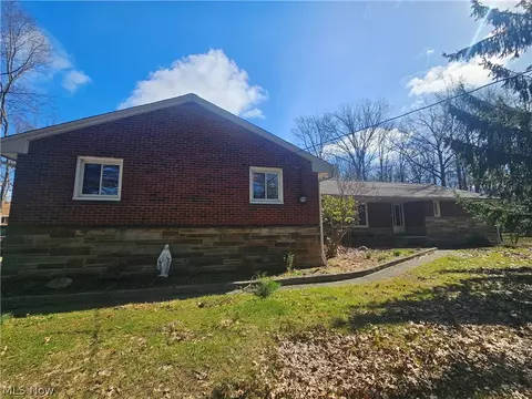 3015 Rockefeller Rd, Willoughby Hills, OH 44092