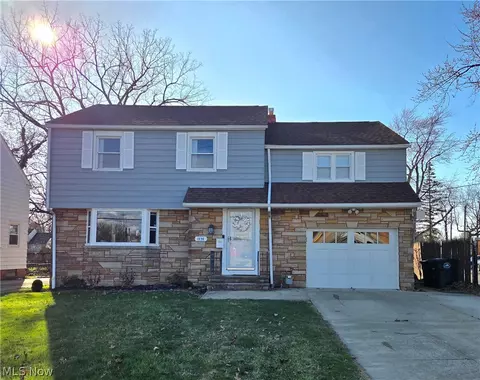 1496 Brainard Rd, Lyndhurst, OH 44124