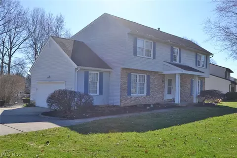 6566 Hythe St NW, Canton, OH 44708