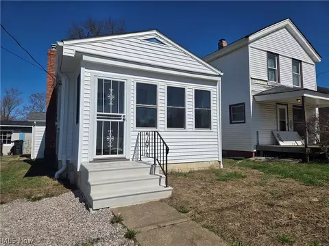 319 17th St, Elyria, OH 44035