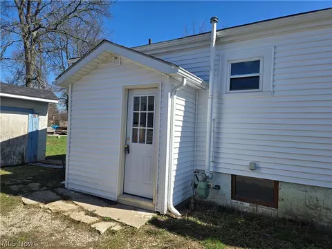 Exterior - 319 17th St, Elyria, OH 44035 photo 2 of 6