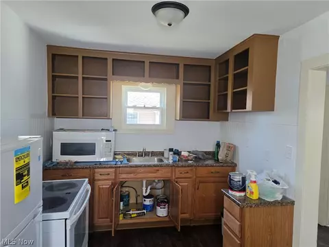 Kitchen - 319 17th St, Elyria, OH 44035 photo 1 of 1
