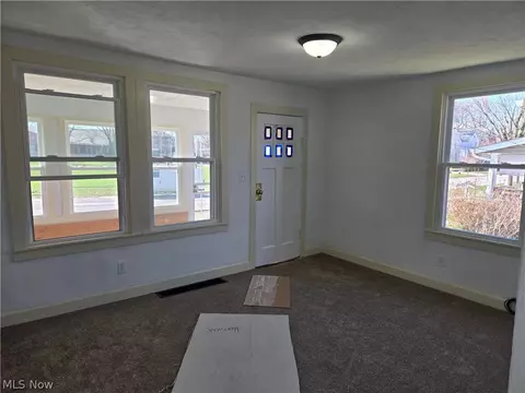 Living - 319 17th St, Elyria, OH 44035 photo 1 of 1