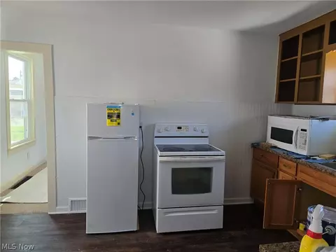 Entry Way - 319 17th St, Elyria, OH 44035 photo 1 of 1