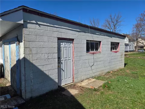 Exterior - 319 17th St, Elyria, OH 44035 photo 6 of 6