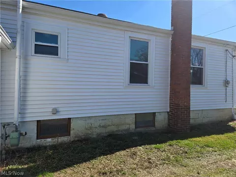 Exterior - 319 17th St, Elyria, OH 44035 photo 3 of 6