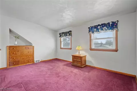 Bedroom - 226 Helena Dr, Struthers, OH 44471 photo 5 of 8