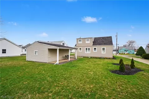 Exterior - 226 Helena Dr, Struthers, OH 44471 photo 4 of 6