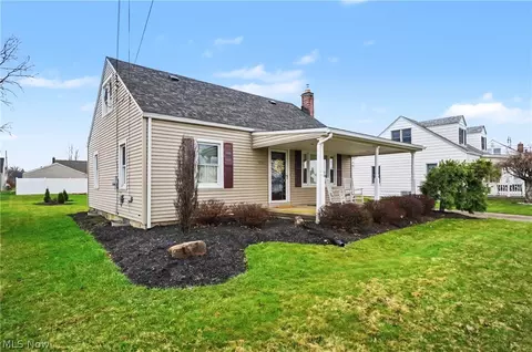 Exterior - 226 Helena Dr, Struthers, OH 44471 photo 5 of 6