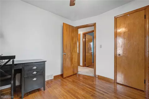 Bedroom - 226 Helena Dr, Struthers, OH 44471 photo 2 of 8