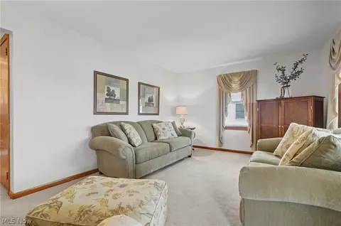 Living - 226 Helena Dr, Struthers, OH 44471 photo 1 of 1
