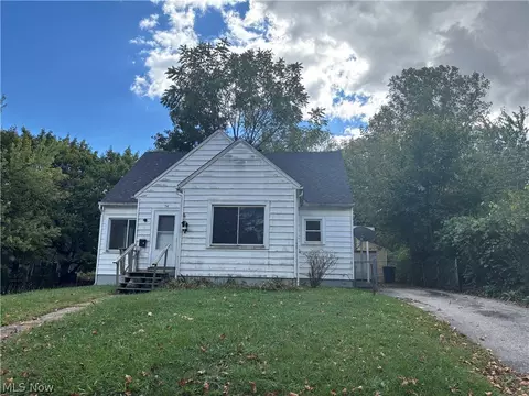 74 Vesper St, Akron, OH 44310