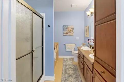 Bath - 5121 Shepherds Gln, Willoughby, OH 44094 photo 1 of 4