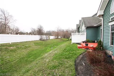 Exterior - 5121 Shepherds Gln, Willoughby, OH 44094 photo 5 of 6