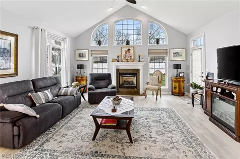 Living - 5121 Shepherds Gln, Willoughby, OH 44094 photo 1 of 1