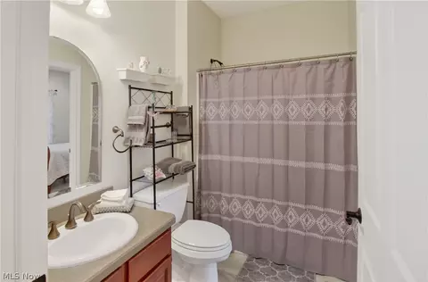 Bath - 5121 Shepherds Gln, Willoughby, OH 44094 photo 4 of 4